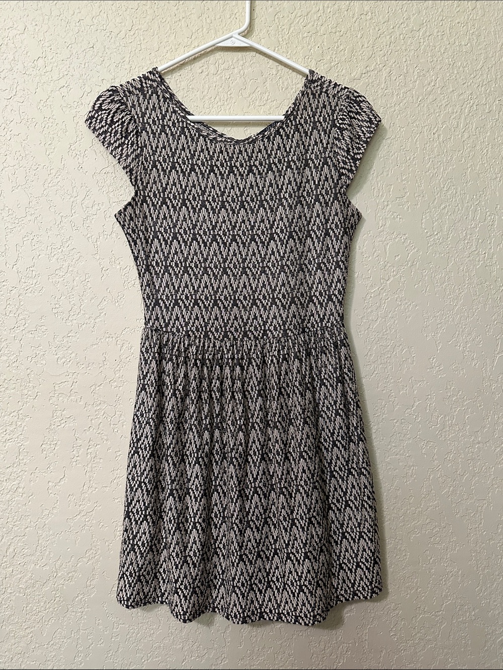 BeBop Casual Black and Cream Patterned Cap Sleeve Dress S